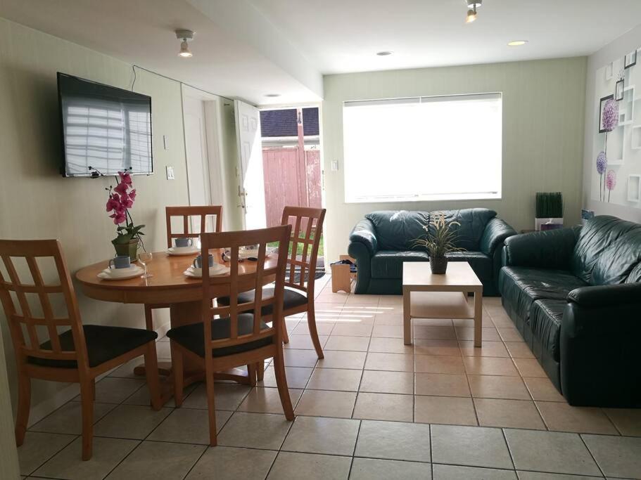 Cozy Suite Vancouver Bagian luar foto